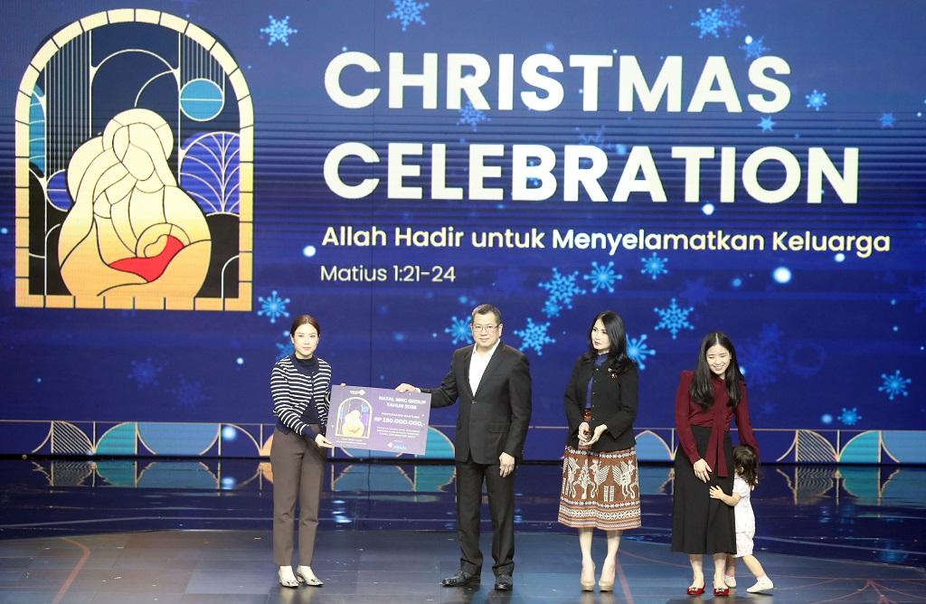 Hary Tanoesoedibjo dan keluarga merayakan Natal bersama MNC Group, berikan sumbangan untuk korban bencana Sumatra.