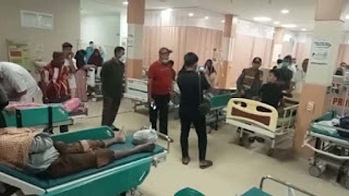 Rumah Sakit Umum Daerah (RSUD) Pidie Jaya kewalahan menampung pasien.