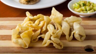 Sedang berlibur di Bandung dan bingung mencari tempat sarapan yang mengenyangkan? Simak rekomendasi tempat sarapan di Pasar Cihapit.