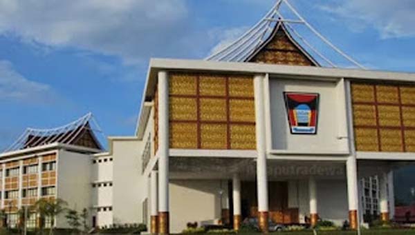 Balai Kota Padang di Aie Pacah, Kota Padang.