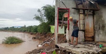 Delapan Rumah di Kecamatan Batang Anai Ambruk Diterjang Abrasi