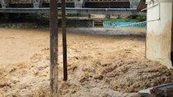 Debit air sungai di Nagari Saniangbaka naik