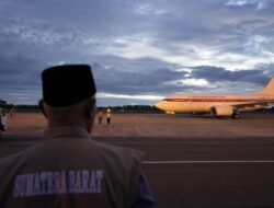 Gubernur Mahyeldi Sambut Kedatangan Presiden Prabowo di Sumbar untuk Tinjau Penanganan Bencana