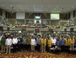 Gubernur Mahyeldi Dampingi Menko Muhaimin Iskandar, Lepas Ribuan Mahasiswa UNP KKN ke Wilayah Terdampak Bencana