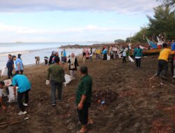 Pulihkan Aktivitas Nelayan, Pemprov Sumbar Gelar Aksi Bersih Pantai