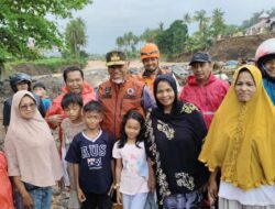 Gubernur Mahyeldi Tinjau Banjir Susulan Batu Busuak, Warga Diminta Kembali Mengungsi Demi Keselamatan