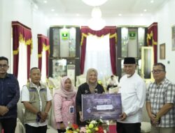 Gubernur Mahyeldi Terima Bantuan Rp87,5 Juta dari BGN untuk Korban Bencana di Sumbar