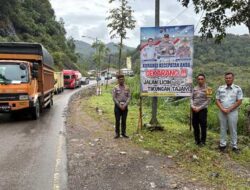 Edukasi Keselamatan di Jalan Raya, Jasa Raharja Solok Pasang Spanduk di Lokasi Rawan Laka