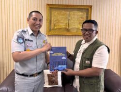 Perkuat Sinergi, Jasa Raharja Sumbar Serahkan Buku Action Plan SWDKLLJ kepada Bapenda