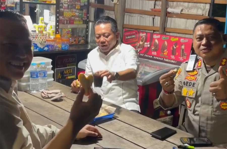 Bupati, Sekda dan Kapolres Kapuas ngopi bareng bersama.