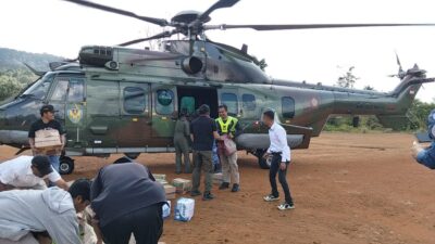 Isolasi Akibat Longsor, Bantuan Logistik Tersalur Lewat Helikopter ke Sinuruik
