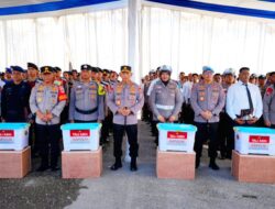 Wujud Empati, Kapolri Beri Bantuan kepada Anggota Polri Korban Bencana di Sumbar
