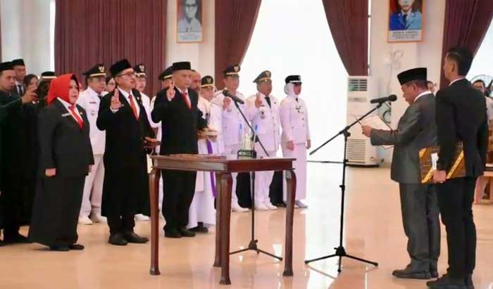 Bupati Kapuas H Muhammad Wiyatno, SP melantik dan mengambil sumpah/janji 71 Aparatur Sipil Negara (ASN) dalam jabatan manajerial di lingkungan Pemerintah Kabupaten Kapuas, Rabu (24/12/2025).