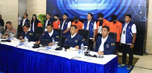 Penangkapan pelaku judi online oleh Bareskrim Polri.