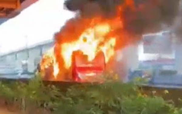 Bus rombongan peziarah asal Bandar Lampung ludes terbakar