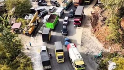 Panorama dua Sitinjau Lauik alami kemacetan