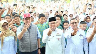 Irman Gusman Salurkan Rp15,7 Juta untuk Siswa Kurang Mampu
