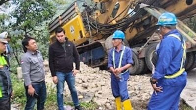 Evakuasi Mobil Alat Berat, Jalur Padang–Solok Sementara Ditutup