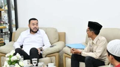 Wali Kota Padang, Fadly Amran, saat menerima audiensi