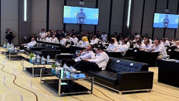 Bupati Solok mengikuti Rakerna XVII APKASI 2026 di Batam.