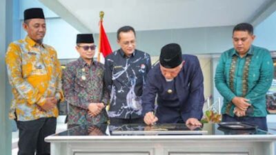 Gubernur Mahyeldi resmikan Poliklinik Eksekutif.