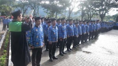 Bupati Agam, Benni Warlis, secara resmi melantik dan mengambil sumpah 454 PPPK.