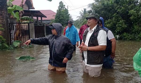 BPBD Kota Padang Evakuasi Tiga Warga Terjebak Banjir di Dadok Tunggul Hitam