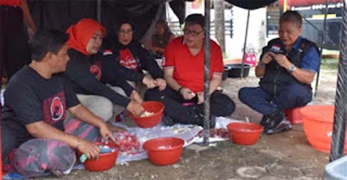 Ketua DPD PDI Perjuangan Sumbar, Alex Indra Lukman bersama Ketua DPP Bidang Kesehatan.