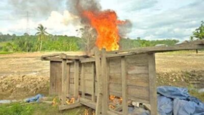 Tim Terpadu Pencegahan dan Penertiban PETI Sumbar memusnahkan sejumlah barang temuan.