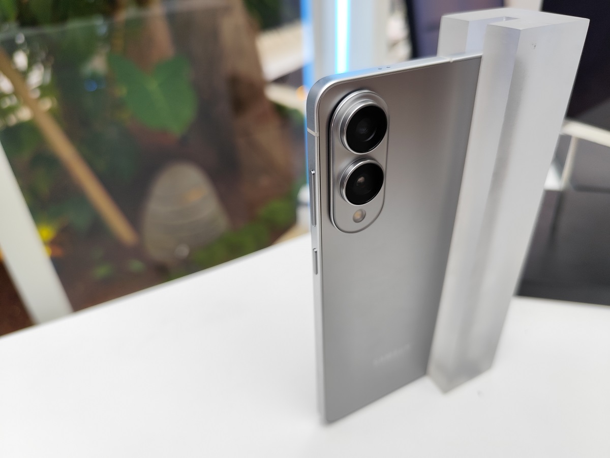 Samsung Galaxy S25 Edge.