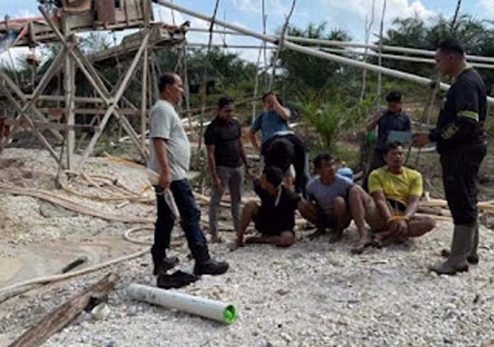 Polres Dharmasraya mengamankan tiga pelaku.