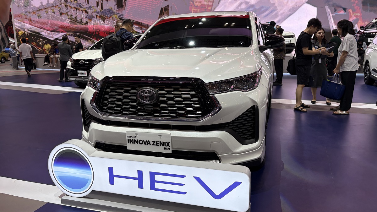 Daftar Harga Toyota Kijang Innova Zenix Terbaru Januari 2026.