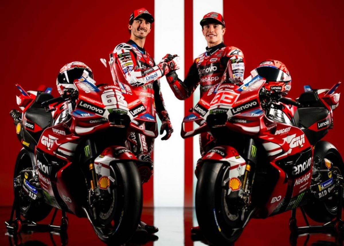 Dua Pembalap Tim Ducati Lenovo, Francesco Bagnaia dan Marc Marquez.