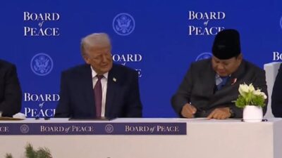 Presiden Prabowo Subianto menandatangani dokumen bergabung dengan Dewan Perdamaian Gaza.