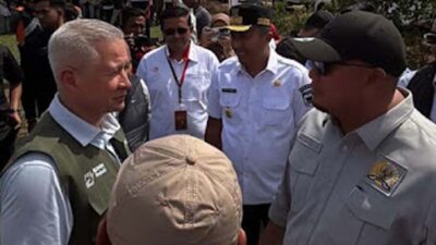 Disela kunjungan anggota Komisi IV DPR RI dan Danantara Indonesia ke Huntara Lembah Anai.