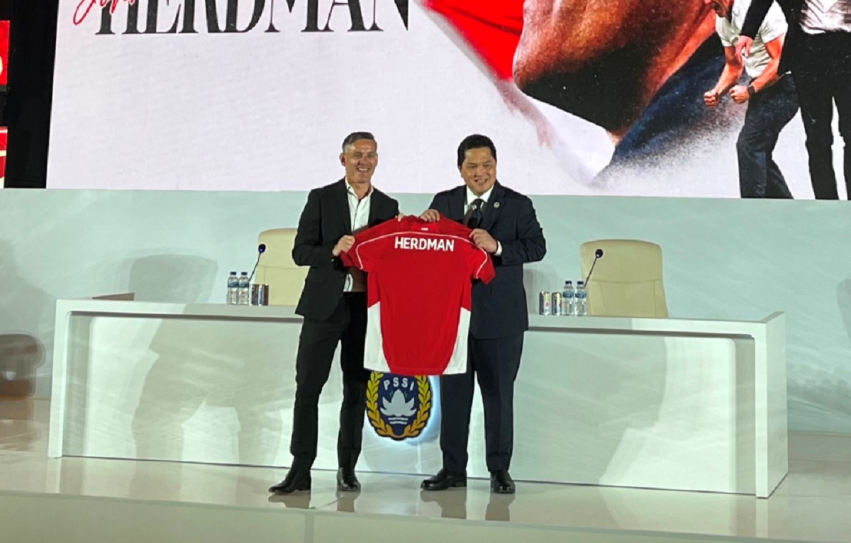 Pelatih Timnas Indonesia, John Herdman, sepakat untuk memasukkan nama-nama lokal ke dalam staf kepelatihannya.