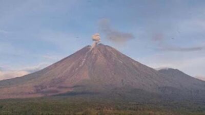 Gunung Semeru.