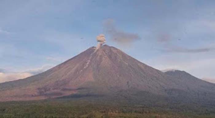 Gunung Semeru.