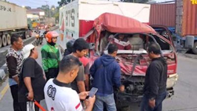 Kondisi truk ringsek usai kecelakaan maut truk di Semarang.