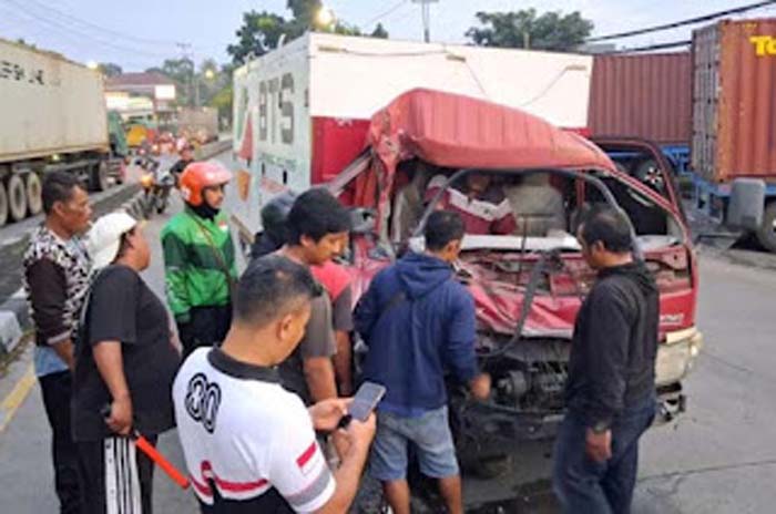 Kondisi truk ringsek usai kecelakaan maut truk di Semarang.