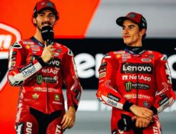 Bagnaia Akui Tertekan Satu Garasi dengan Marquez di Ducati Lenovo