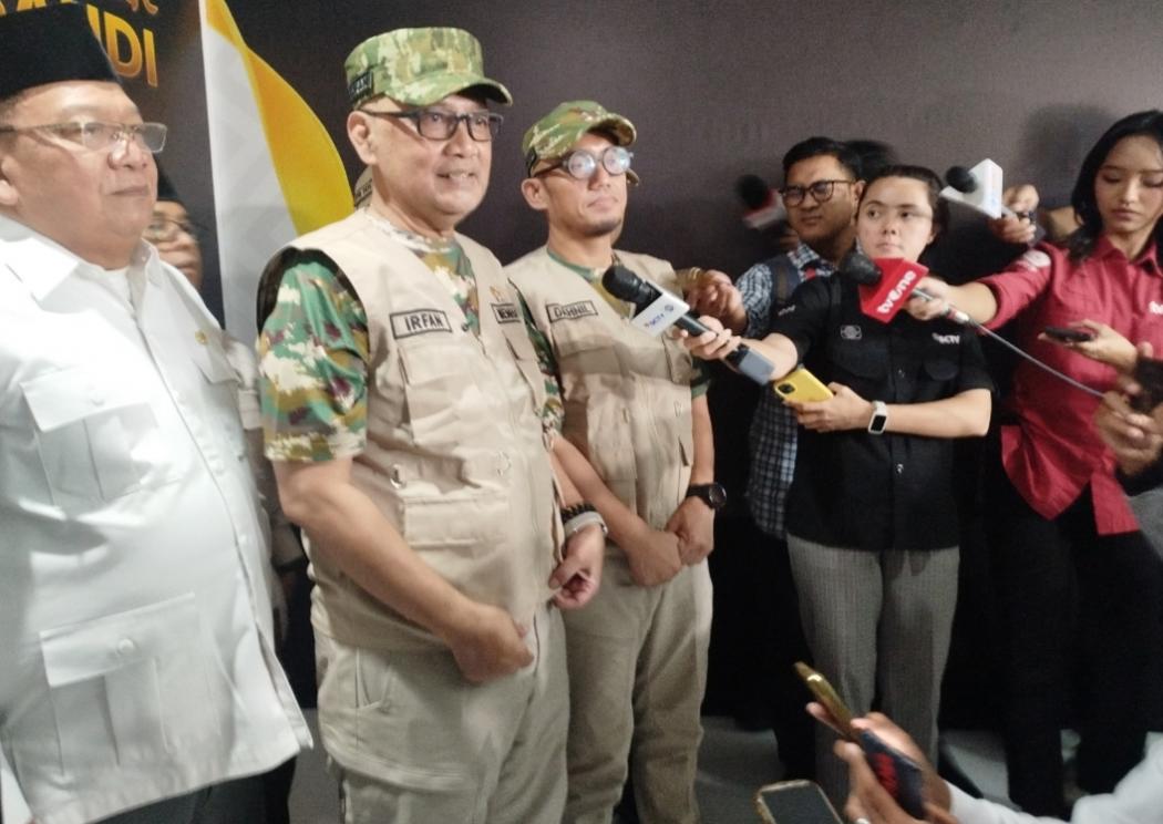 Menteri Haji dan Umrah, Mohammad Irfan Yusuf (Gus Irfan saat memberikan keterangan pers terkait diklat petugas haji 2026 di Asrama Haji Pondok Gede, Jakarta, Minggu (11/1/2026).