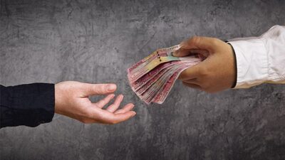 OJK Perketat Aturan Pinjol, Batas Rasio Utang Disiapkan Maksimal 30 Persen