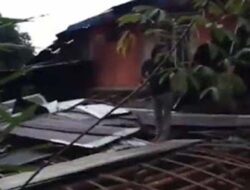 Atap Rumah Terbang, Warga Kotayasa Panik