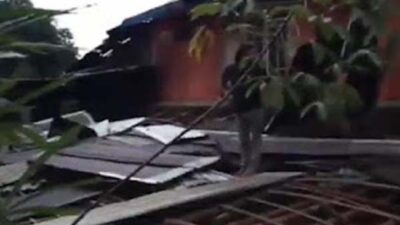 Puluhan rumah di Kabupaten Banyumas rusak parah akibat diterjang angin puting beliung.