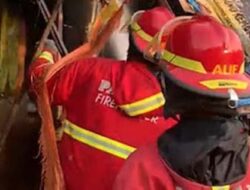 Kebakaran Warung PMD di Padang Berhasil Dipadamkan