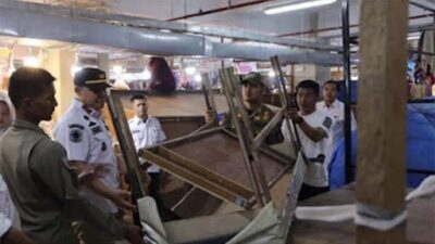 Satpol PP Padang bersama Polri penertiban kawasan Pasar Raya Padang Fase VII