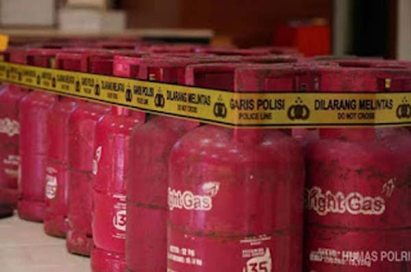 Barang bukti kasus pengoplosan gas LPG subsidi