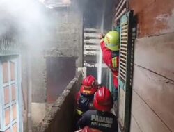 Warga Panik Saat Api Cepat Membesar di Padang Timur