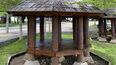 Gazebo yang sudah diperbaiki di objek wisata Talao Pauh Kota Pariaman.